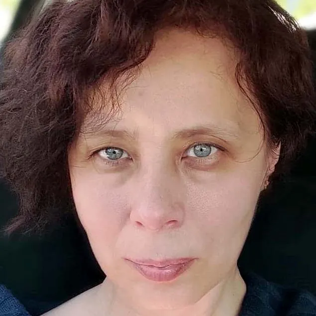 Nelia Daniela Dîncu Nelia Daniela Dîncu - editor (cofondator, coordonator proiecte)